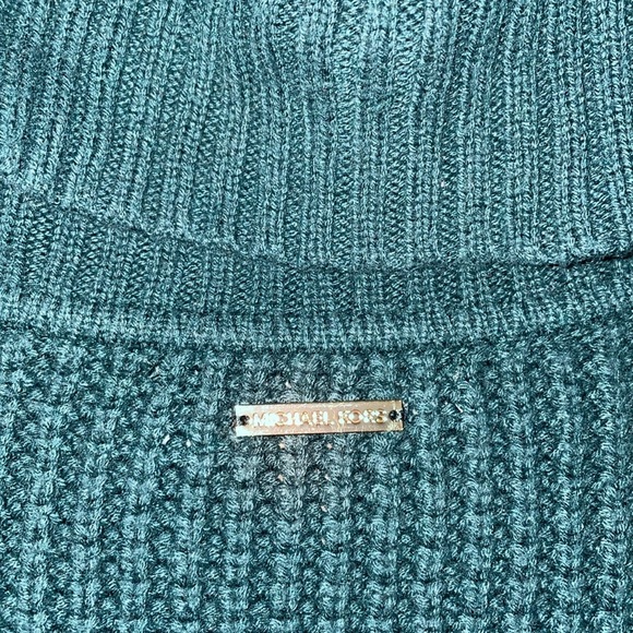 Michael Kors Cable Knit Turtleneck sweater.  Size Small.  Scoop hemline. - Picture 7 of 8